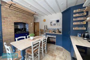 Kitchen- click for photo gallery